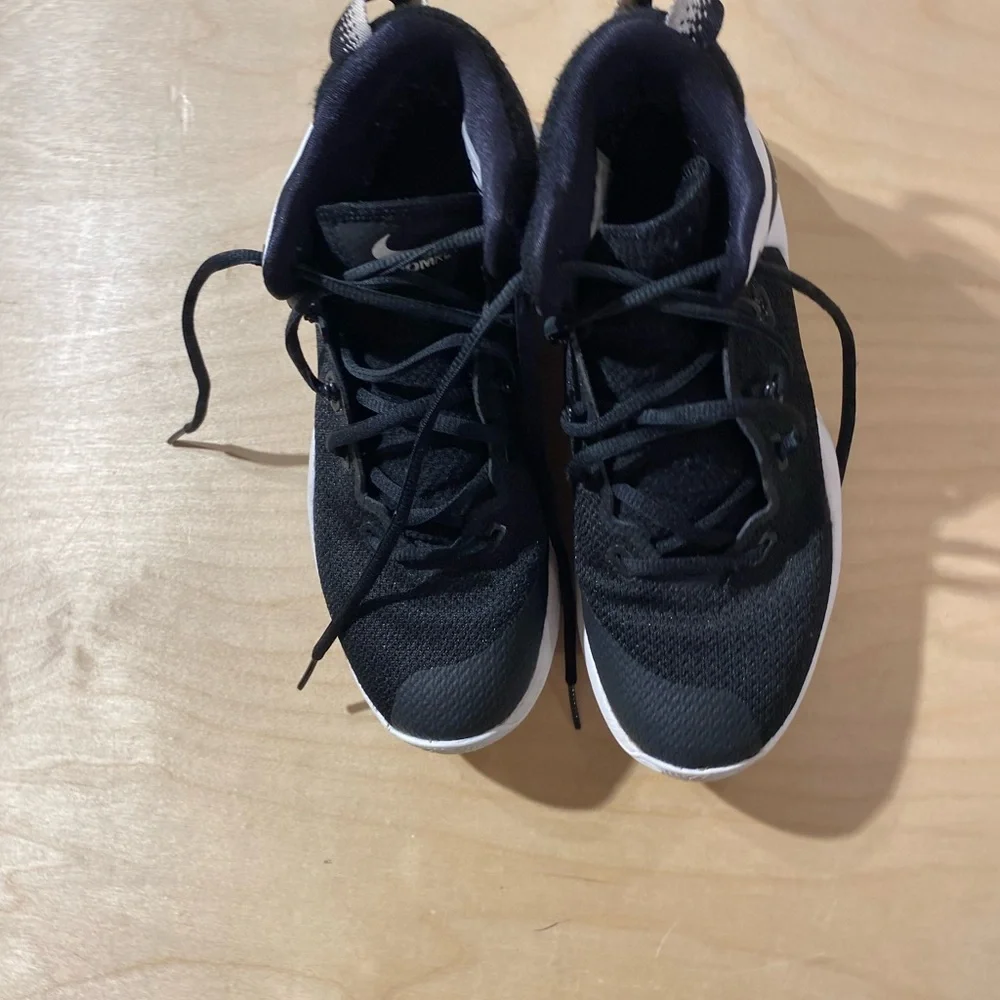 Nike Zoom Black and White Sneakers Size 6 (ND)